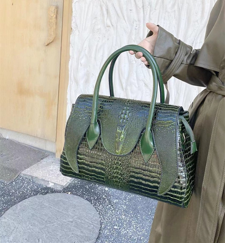 100% Genuine leather crocodile pattern handbag Women middle-aged female shoulder messenger bag multi-layer large bags