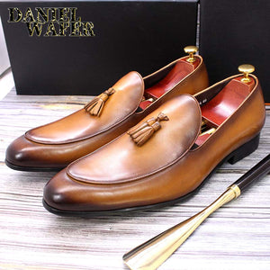 LUXURY ITALIAN LOAFERS MEN DRESS SHOES FASHION HAND-MADE SLIP ON TASSEL LOAFERS WEDDING OFFICE SHOES CASUAL MEN SHOES LEATHER